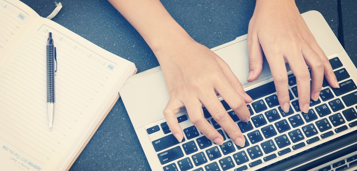 essay critique service